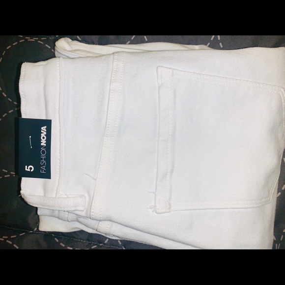 Fashion Nova High Rise Jeans - Picture 7 of 7